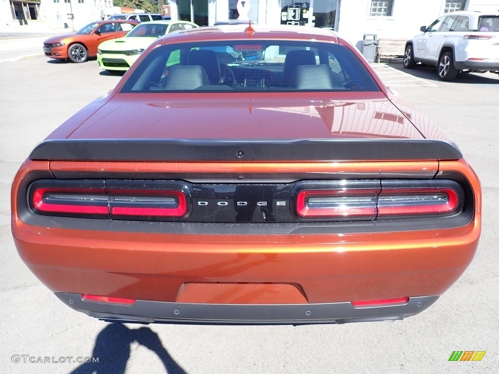 2023 Challenger R/T Plus - Sinamon Stick / Black photo #4