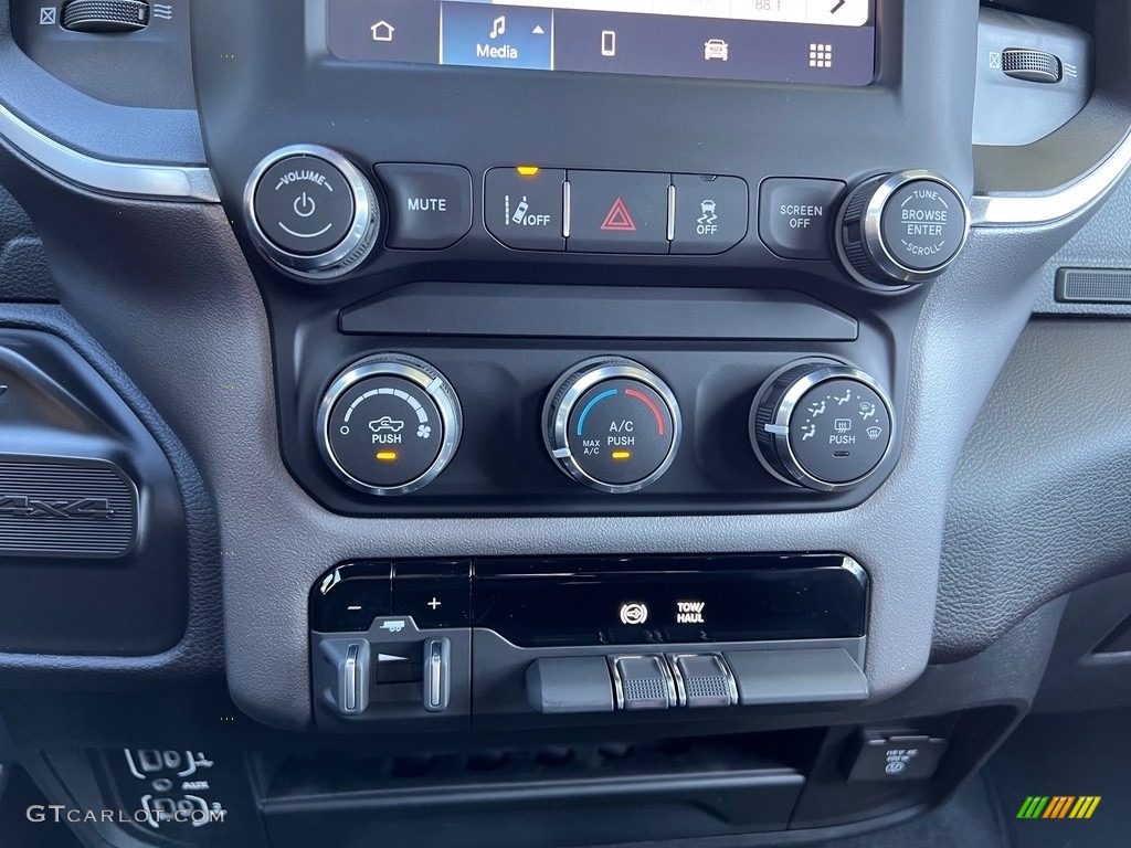 2024 Ram 2500 Big Horn Crew Cab 4x4 Controls Photo #146515344