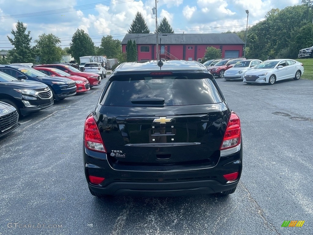 2020 Trax LS - Mosaic Black Metallic / Jet Black photo #4