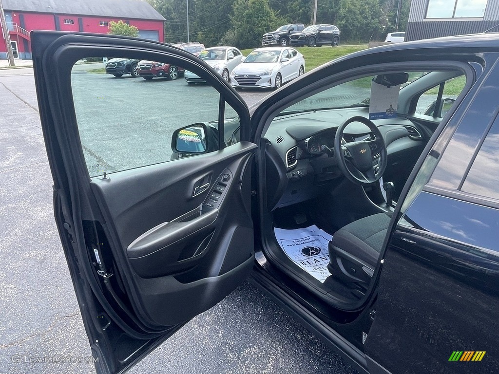 2020 Trax LS - Mosaic Black Metallic / Jet Black photo #9