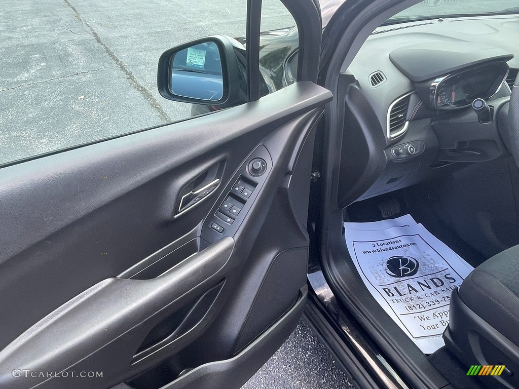 2020 Trax LS - Mosaic Black Metallic / Jet Black photo #10