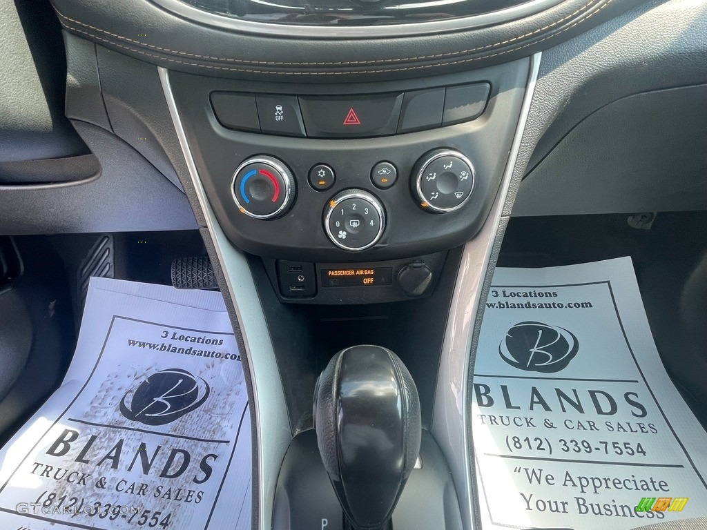 2020 Trax LS - Mosaic Black Metallic / Jet Black photo #26