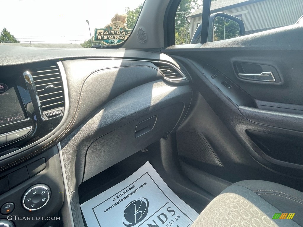 2020 Trax LS - Mosaic Black Metallic / Jet Black photo #29