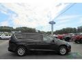 2022 Brilliant Black Crystal Pearl Chrysler Pacifica Touring L  photo #6