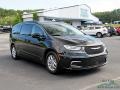 2022 Brilliant Black Crystal Pearl Chrysler Pacifica Touring L  photo #7