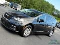 2022 Brilliant Black Crystal Pearl Chrysler Pacifica Touring L  photo #25