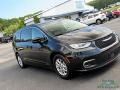 2022 Brilliant Black Crystal Pearl Chrysler Pacifica Touring L  photo #26