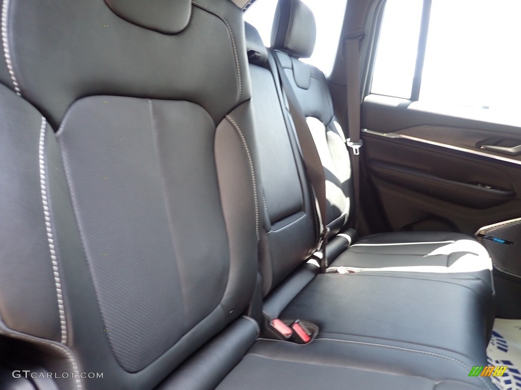 2023 Grand Cherokee Overland 4x4 - Rocky Mountain Pearl / Global Black photo #11