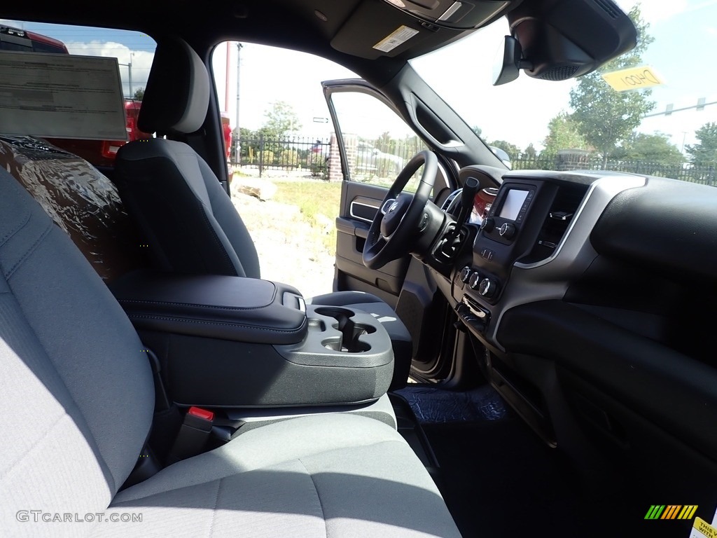 2024 3500 Big Horn Crew Cab 4x4 - Diamond Black Crystal Pearl / Diesel Gray/Black photo #13