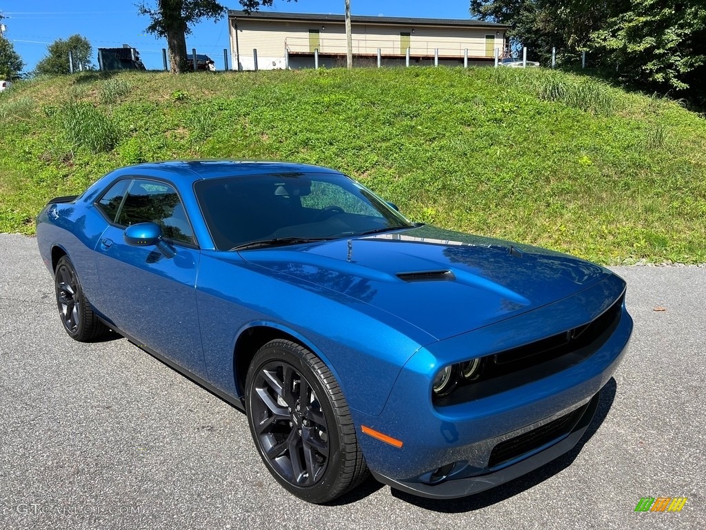 2023 Challenger SXT Blacktop - Frostbite / Black photo #4