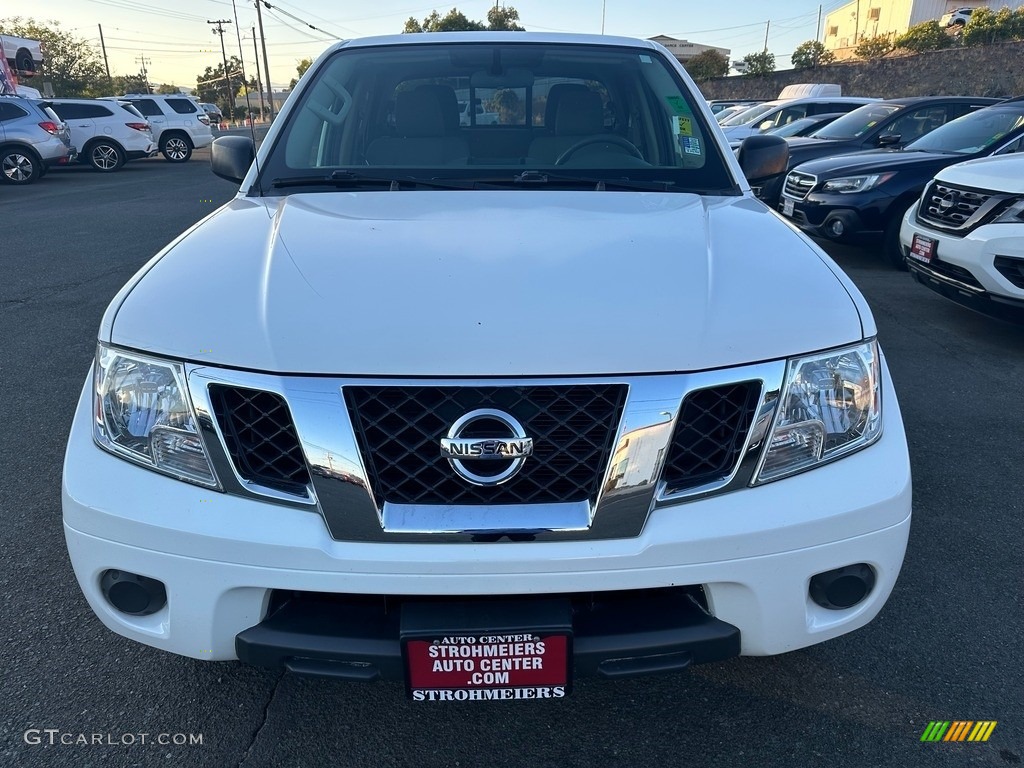 2019 Frontier SV Crew Cab - Glacier White / Steel photo #2