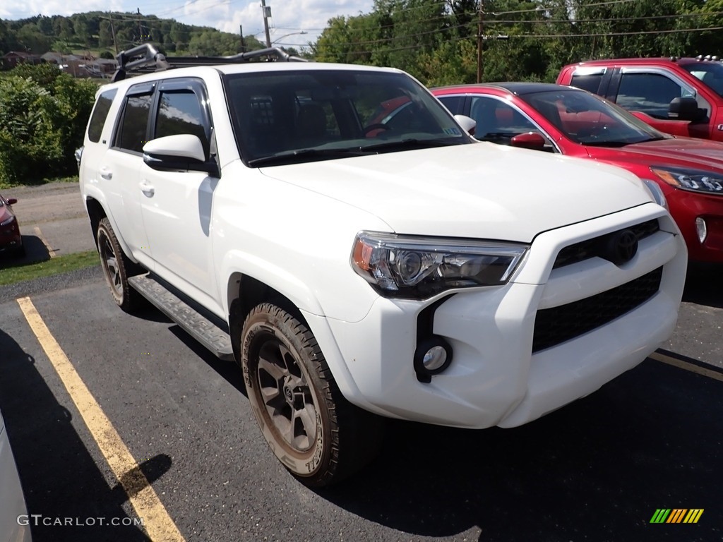 2018 4Runner SR5 4x4 - Super White / Graphite photo #3