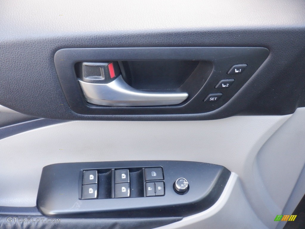 2015 Toyota Highlander Limited AWD Door Panel Photos