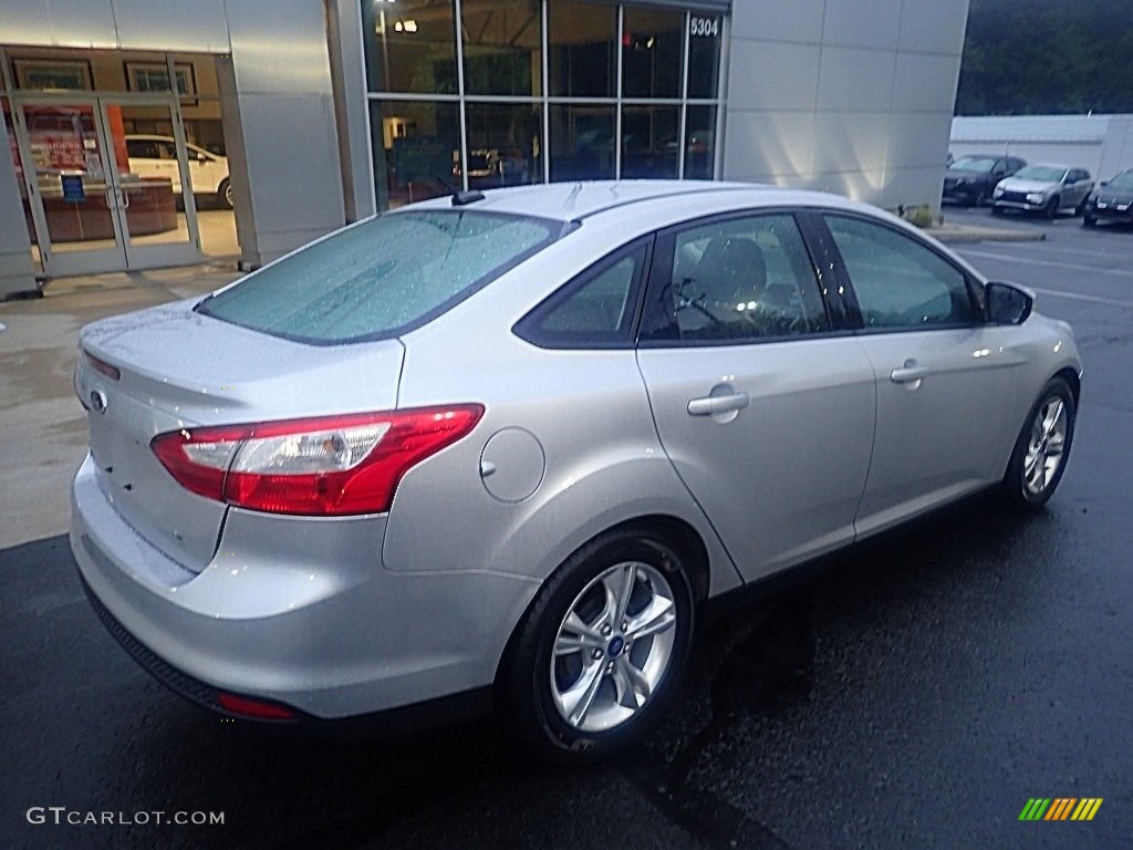 2014 Focus SE Sedan - Ingot Silver / Charcoal Black photo #2