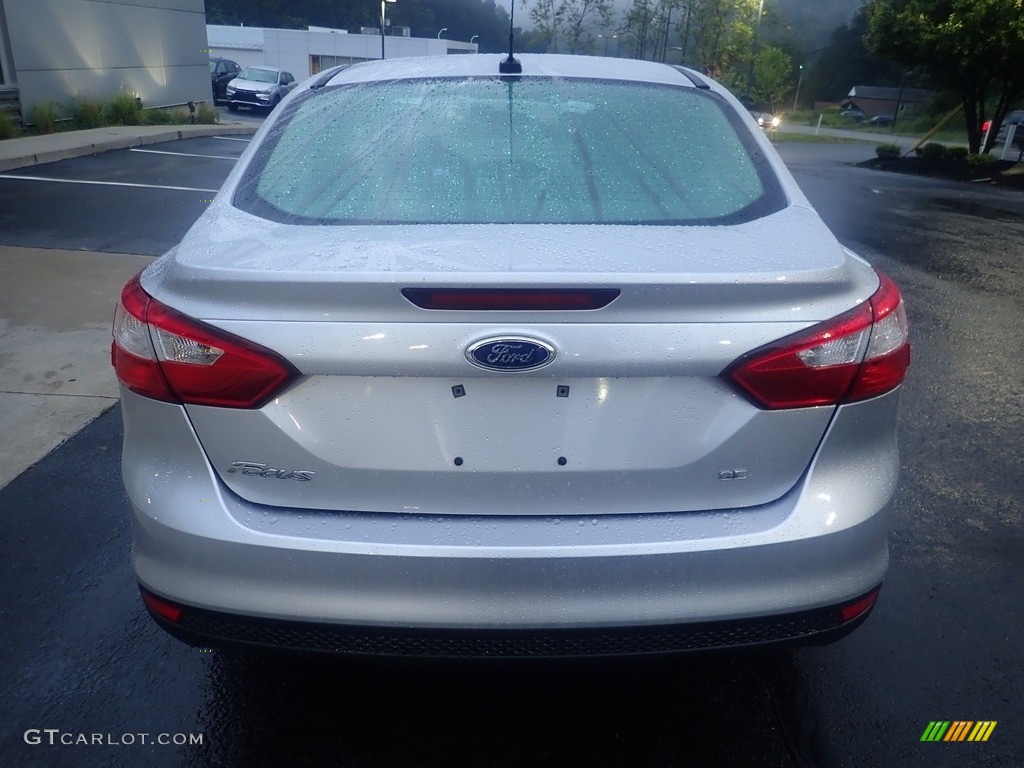2014 Focus SE Sedan - Ingot Silver / Charcoal Black photo #3