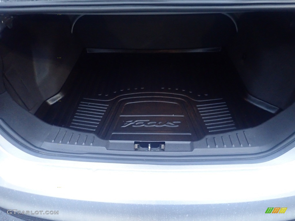 2014 Focus SE Sedan - Ingot Silver / Charcoal Black photo #4