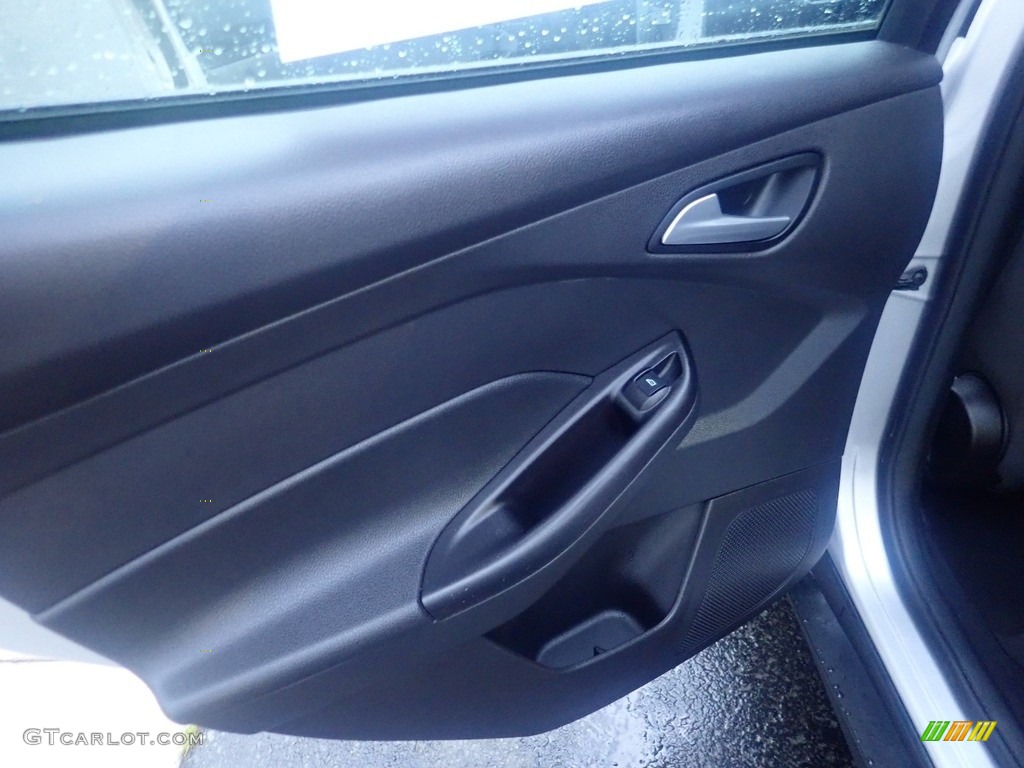 2014 Focus SE Sedan - Ingot Silver / Charcoal Black photo #20