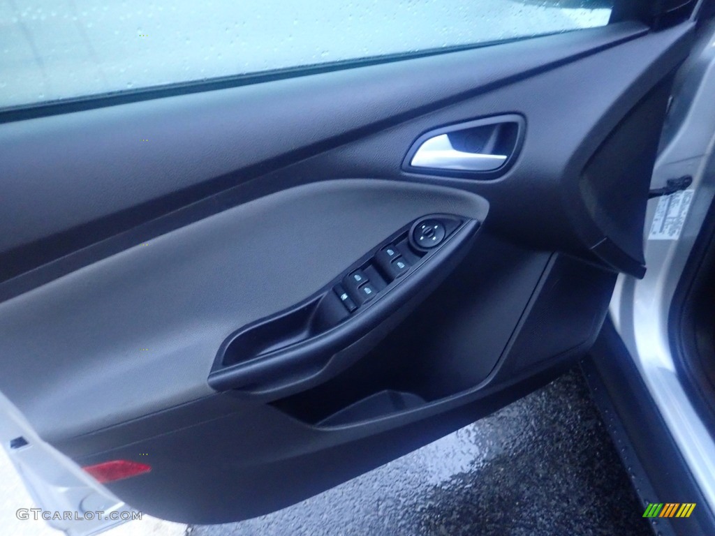 2014 Focus SE Sedan - Ingot Silver / Charcoal Black photo #21