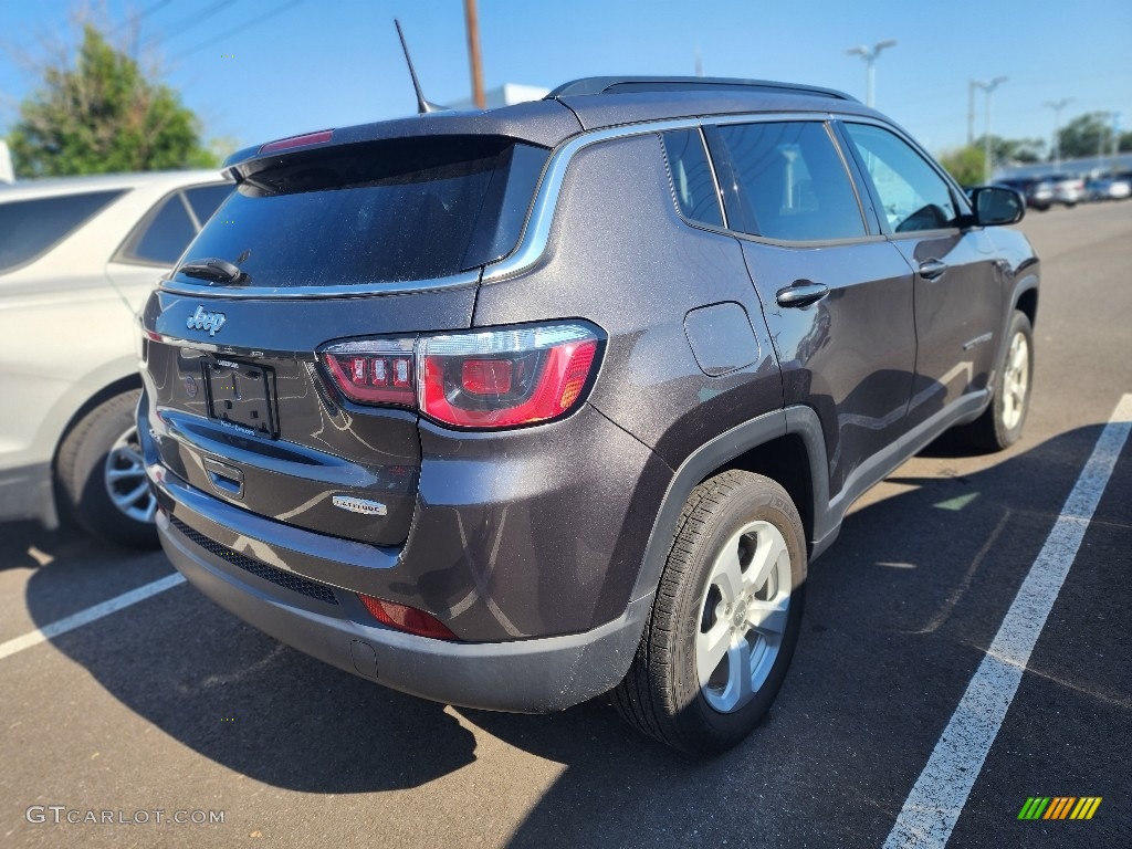 2020 Compass Latitude 4x4 - Granite Crystal Metallic / Black photo #3