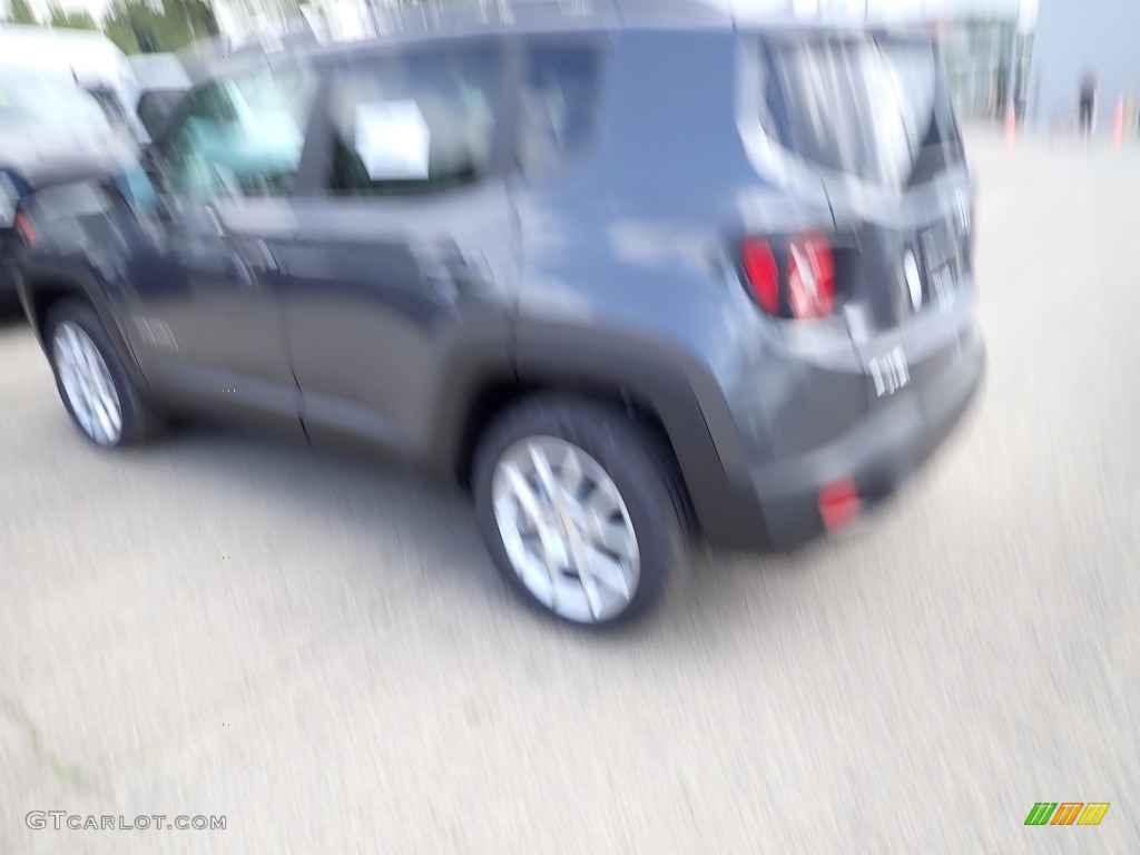 2023 Renegade Latitude 4x4 - Graphite Gray / Black photo #3