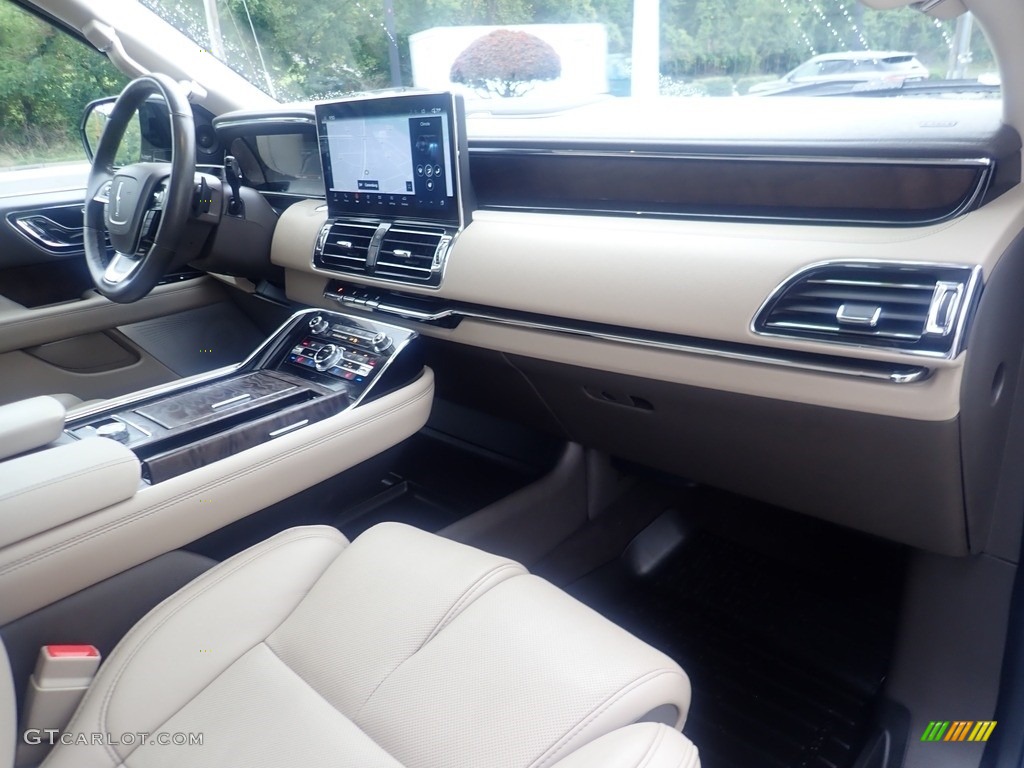 2022 Lincoln Navigator Reserve 4x4 Dashboard Photos