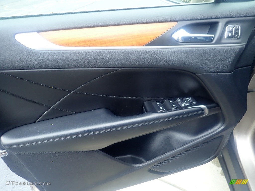 2019 Lincoln MKC Reserve AWD Door Panel Photos