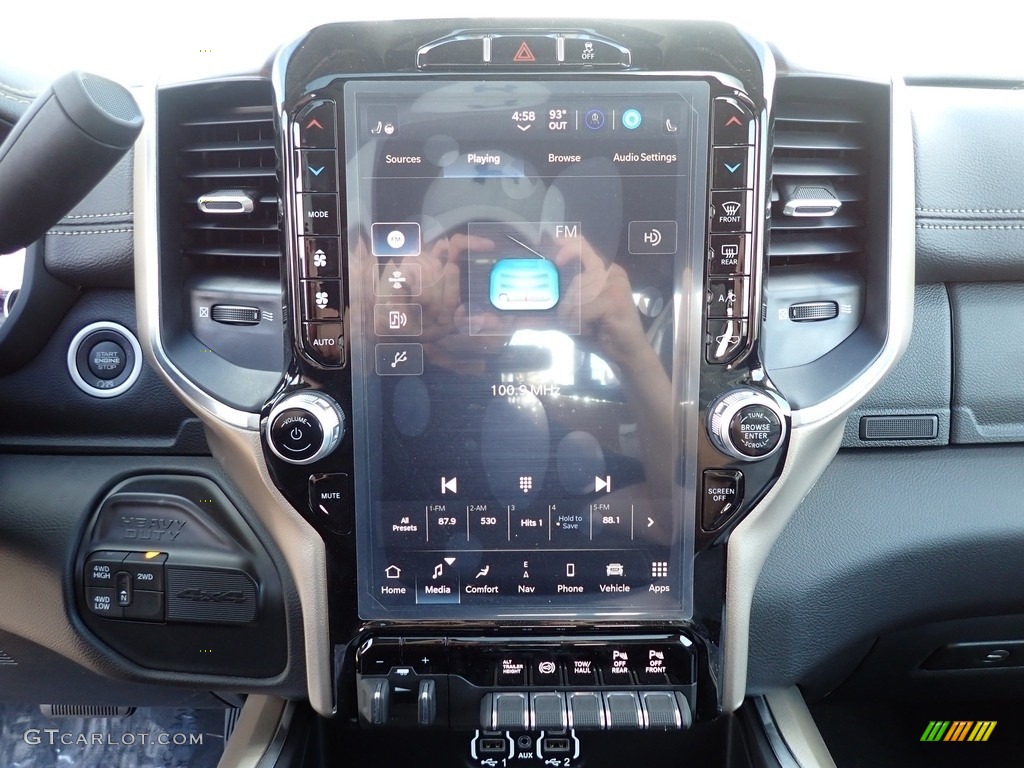 2023 3500 Laramie Crew Cab 4x4 - Billet Silver Metallic / Black photo #20