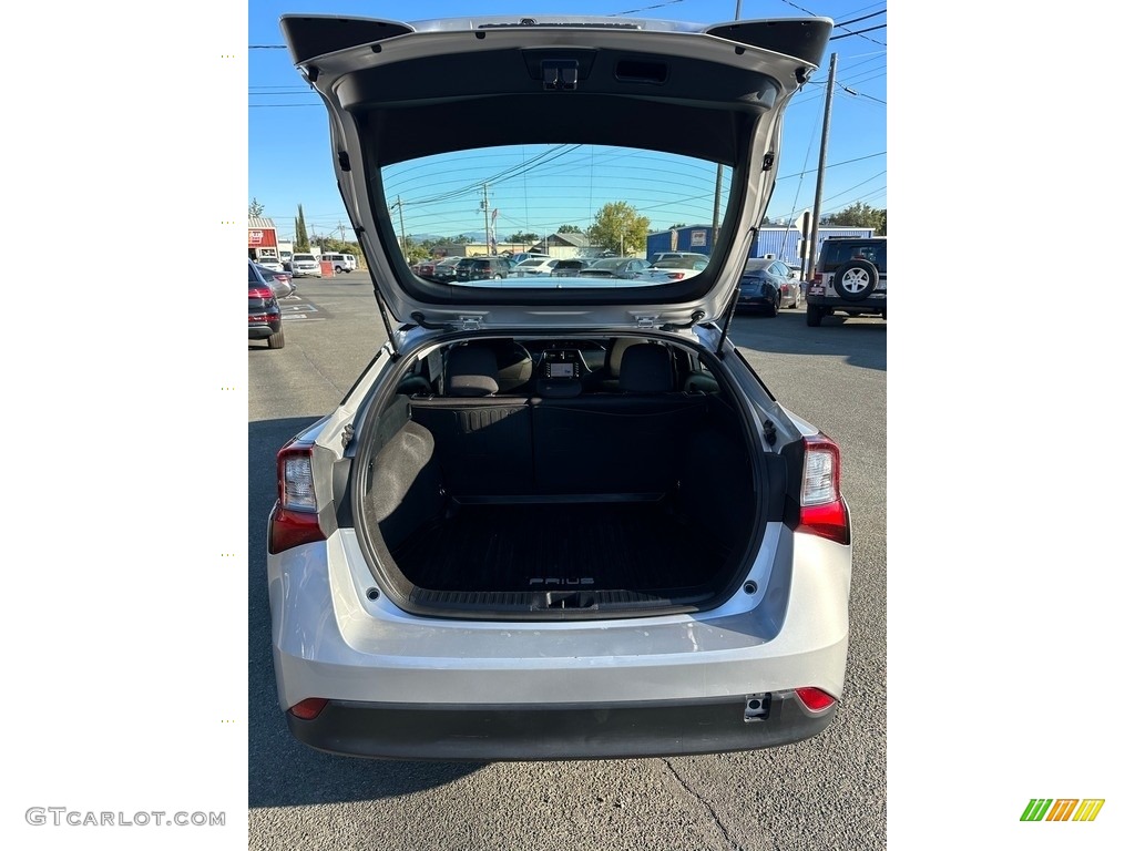 2022 Prius L - Classic Silver Metallic / Black photo #7