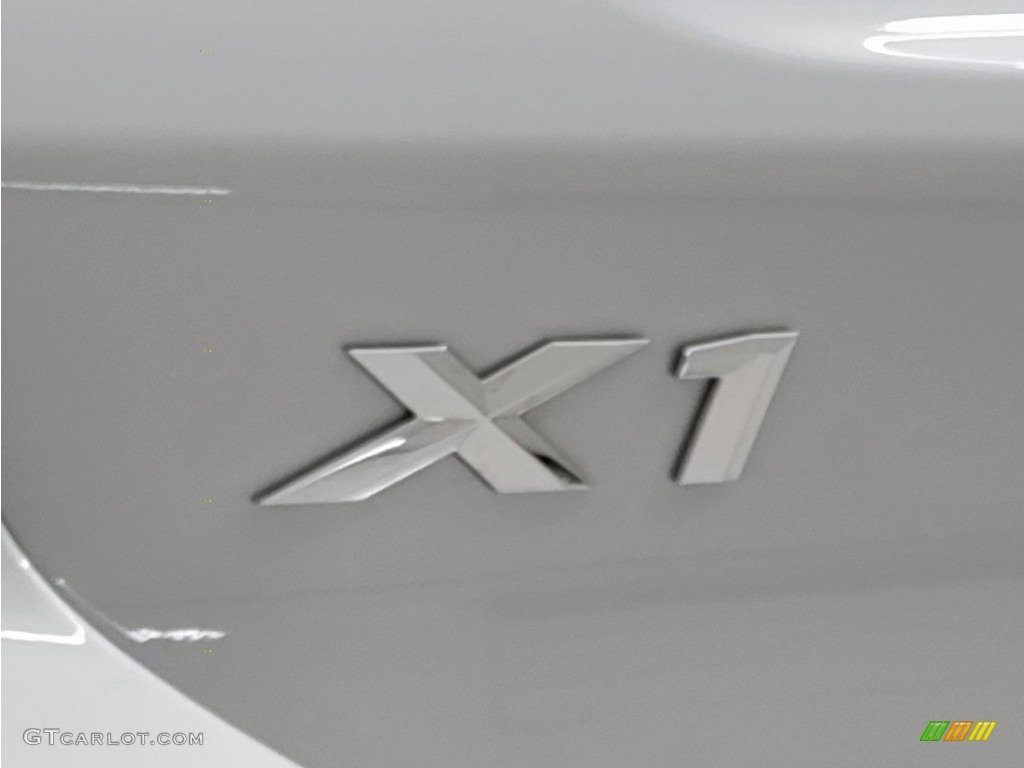 2021 X1 sDrive28i - Glacier Silver Metallic / Black photo #10