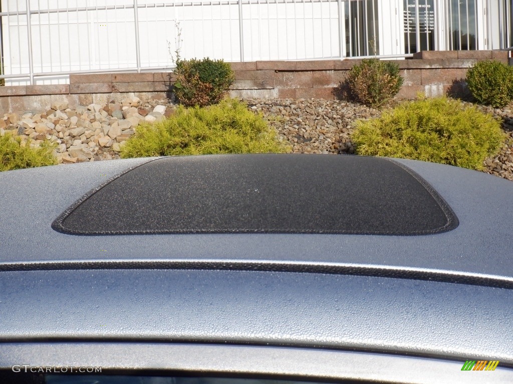 2017 Legacy 3.6R Limited - Ice Silver Metallic / Slate Black photo #3