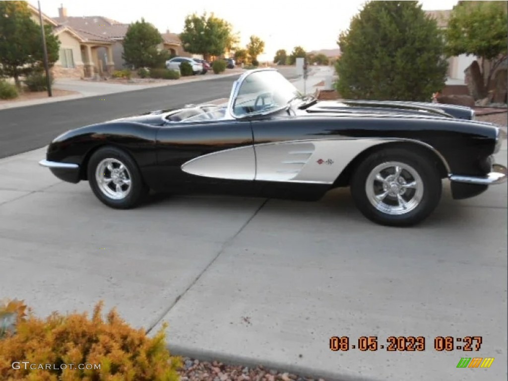 Tuxedo Black 1960 Chevrolet Corvette Convertible Soft Top Exterior Photo #146547172