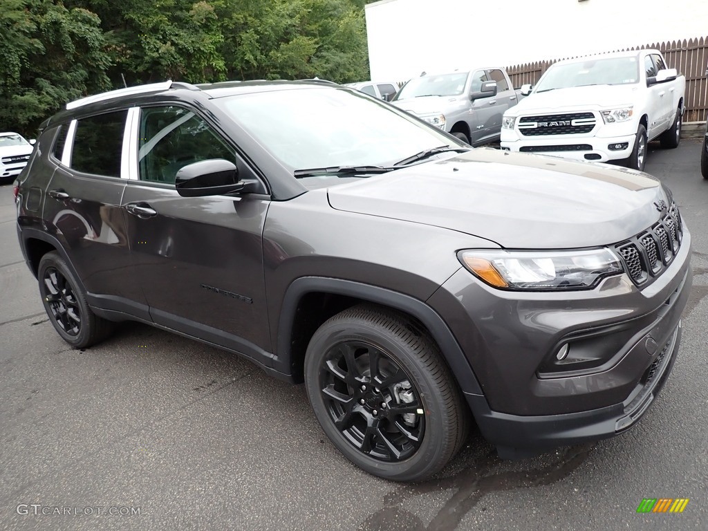 2023 Compass Altitude 4x4 - Granite Crystal Metallic / Black photo #8