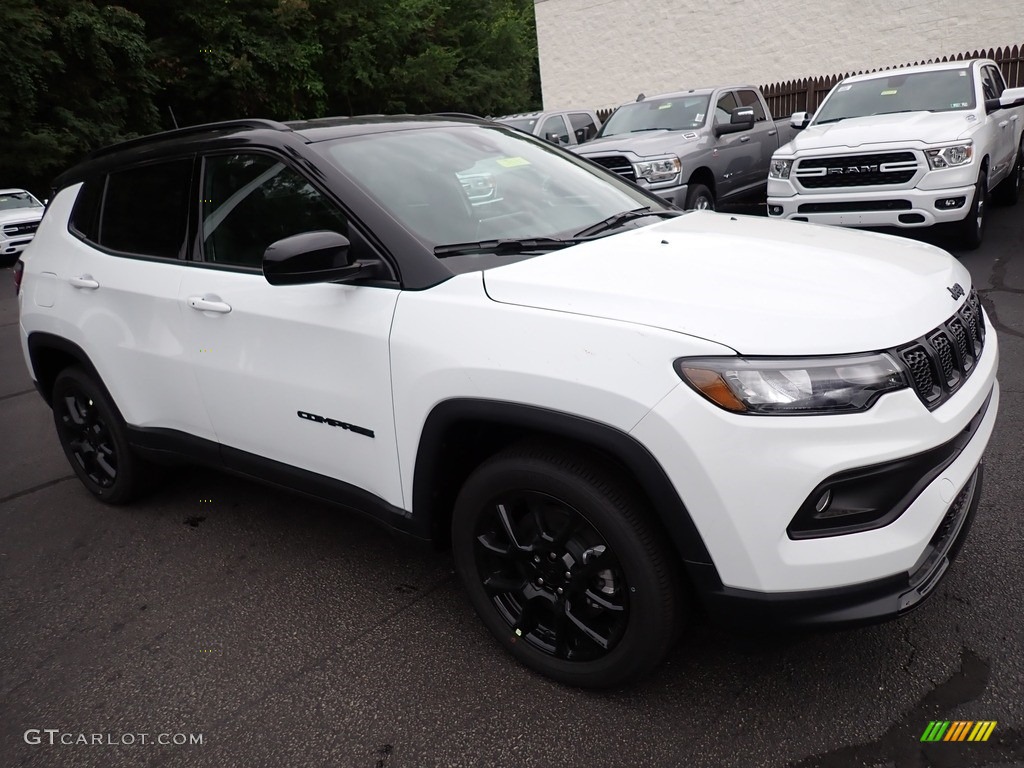 2023 Compass Altitude 4x4 - Bright White / Black photo #8