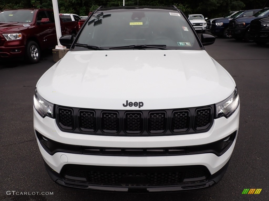 2023 Compass Altitude 4x4 - Bright White / Black photo #9