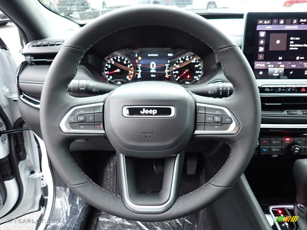 2023 Compass Altitude 4x4 - Bright White / Black photo #17