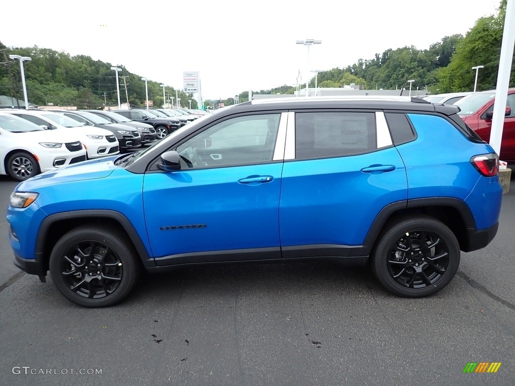 2023 Compass Altitude 4x4 - Laser Blue Pearl / Black photo #2