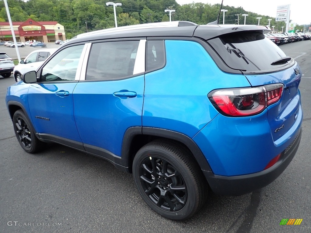 2023 Compass Altitude 4x4 - Laser Blue Pearl / Black photo #3