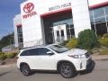 2019 Blizzard Pearl White Toyota Highlander XLE AWD  photo #2