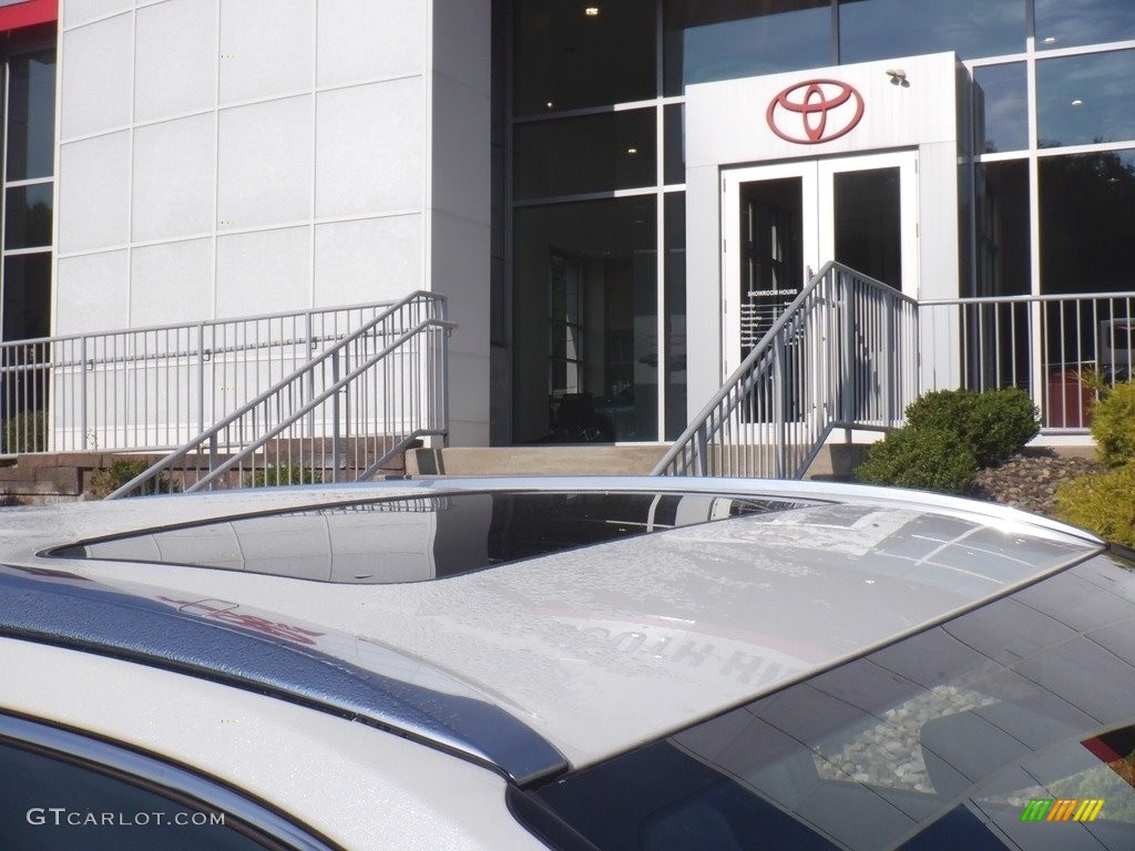 2019 Highlander XLE AWD - Blizzard Pearl White / Ash photo #3