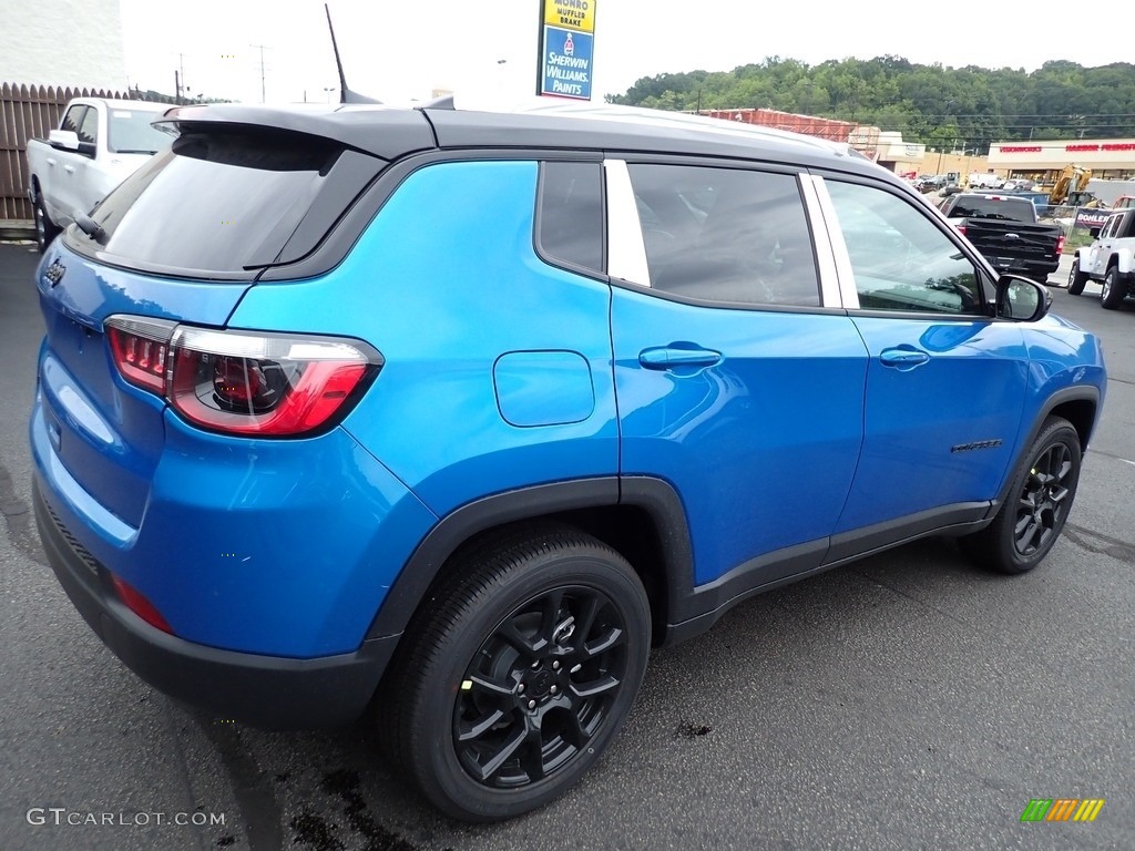 2023 Compass Altitude 4x4 - Laser Blue Pearl / Black photo #6