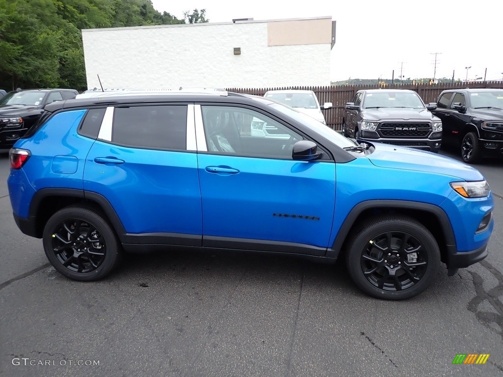 2023 Compass Altitude 4x4 - Laser Blue Pearl / Black photo #7