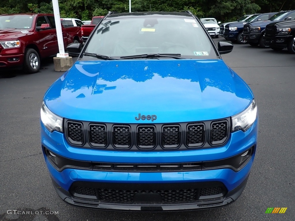 2023 Compass Altitude 4x4 - Laser Blue Pearl / Black photo #9