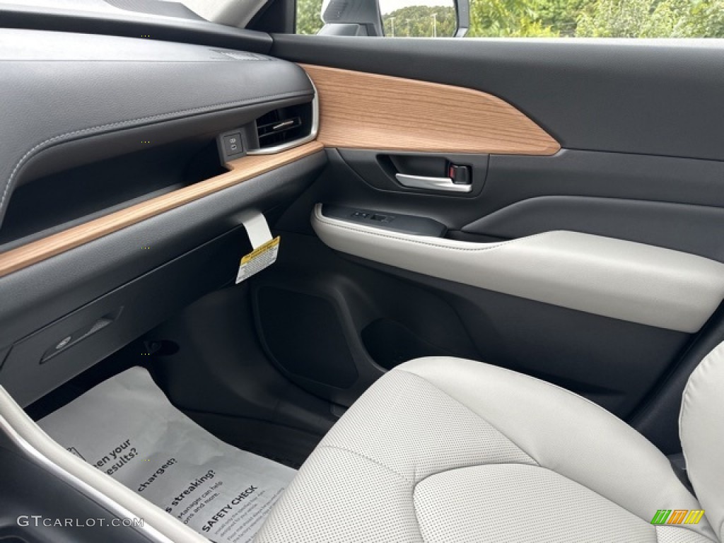 2024 Toyota Grand Highlander Platinum AWD Light Gray Door Panel Photo #146549274