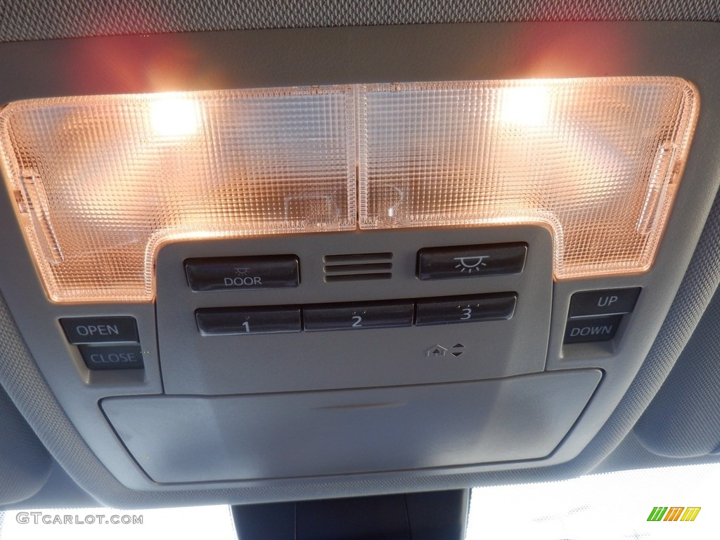 2019 Highlander XLE AWD - Blizzard Pearl White / Ash photo #9
