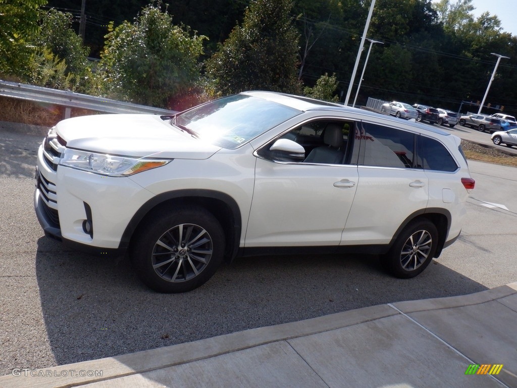 2019 Highlander XLE AWD - Blizzard Pearl White / Ash photo #17