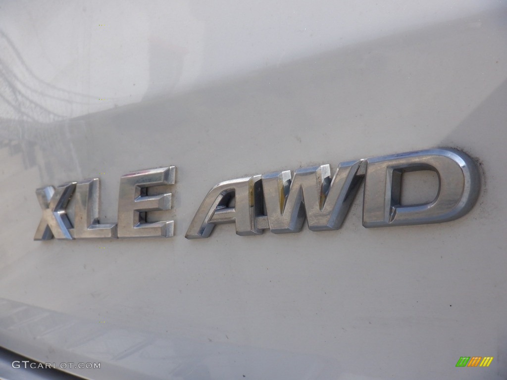 2019 Highlander XLE AWD - Blizzard Pearl White / Ash photo #19