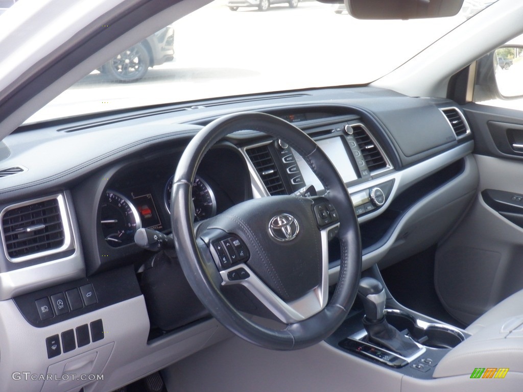 2019 Highlander XLE AWD - Blizzard Pearl White / Ash photo #22