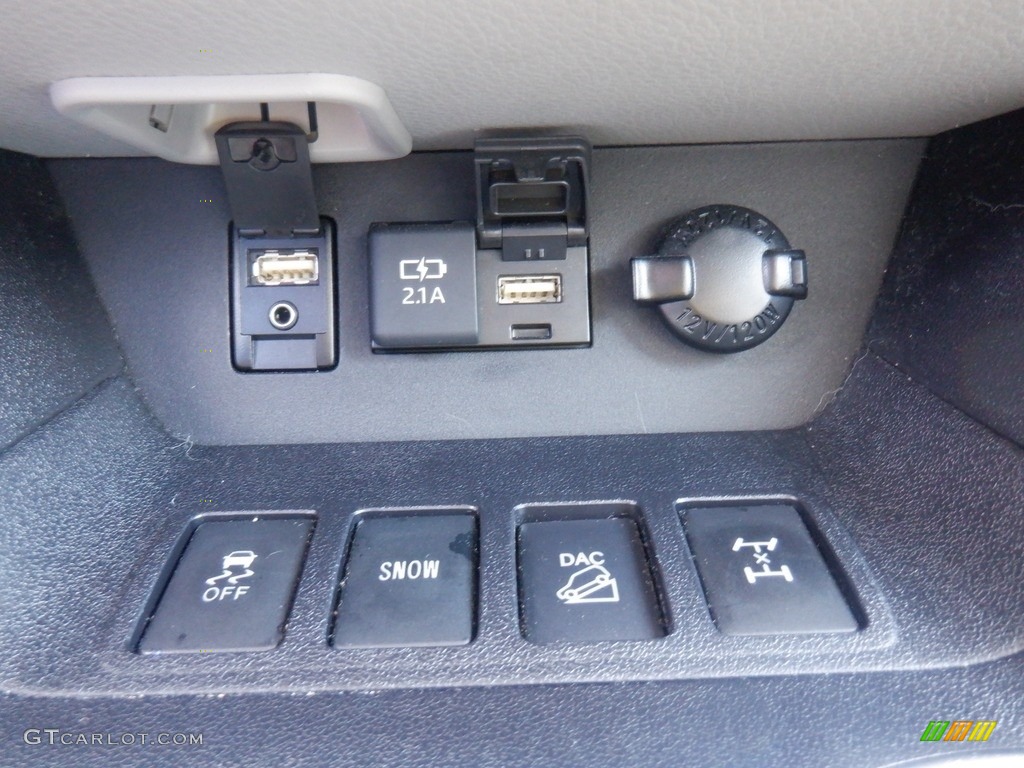 2019 Highlander XLE AWD - Blizzard Pearl White / Ash photo #26