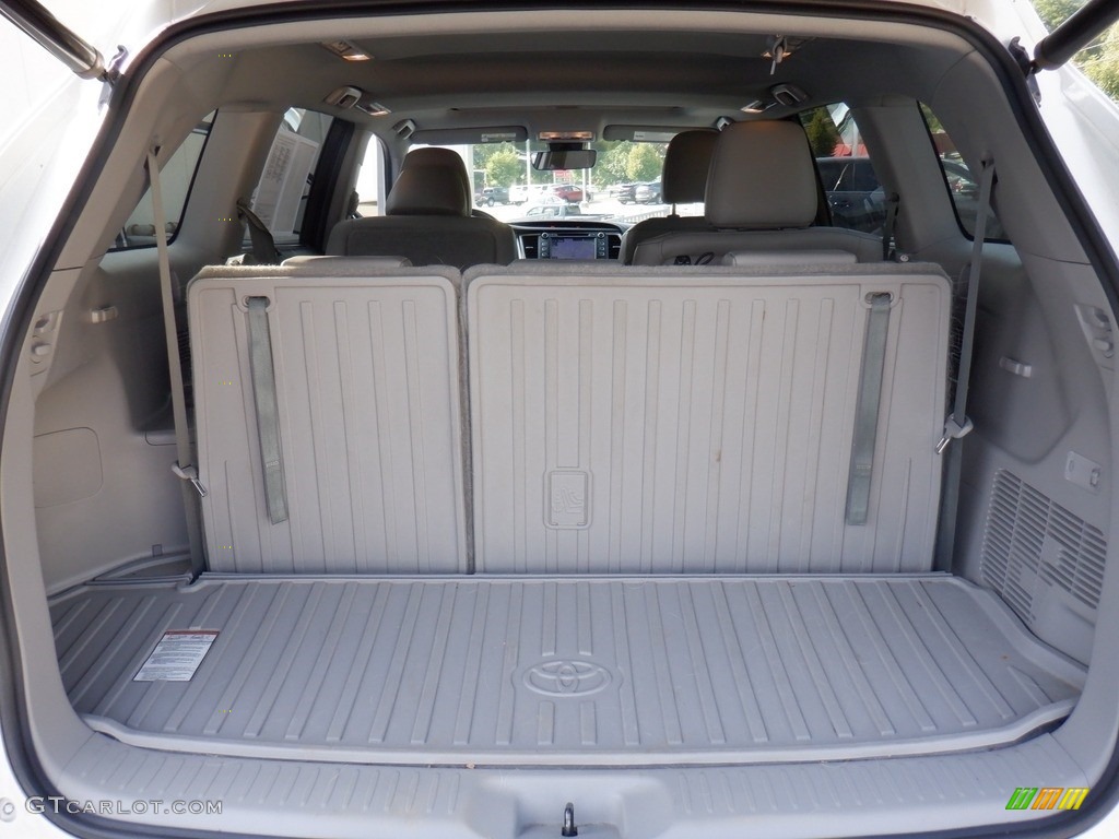 2019 Highlander XLE AWD - Blizzard Pearl White / Ash photo #31