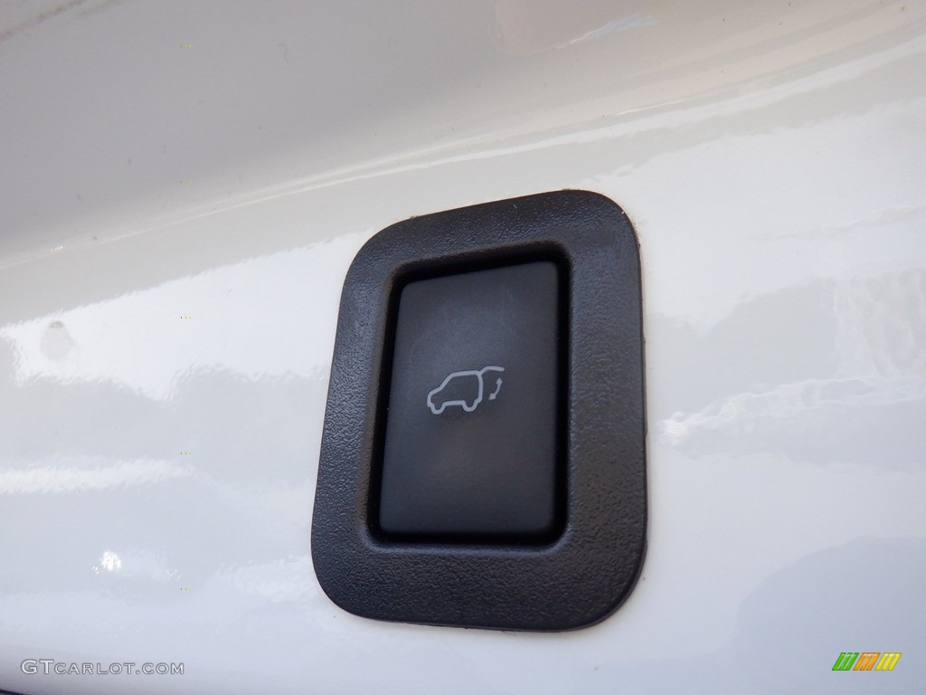 2019 Highlander XLE AWD - Blizzard Pearl White / Ash photo #32
